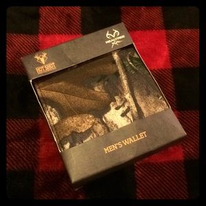 💵 Men's Realtree Xtra Hot Shot Bifold Camo Wallet